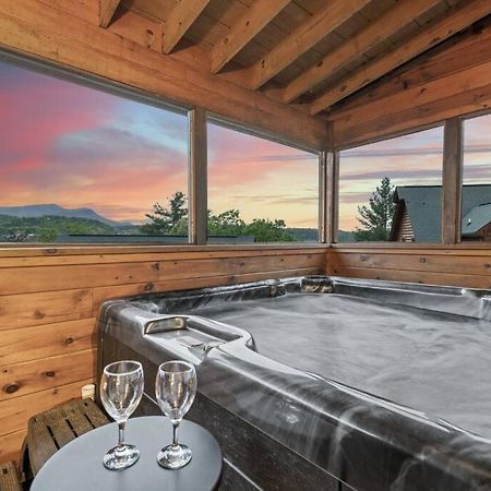 Cozy Cabin In The Smokies!!! Fully Furnished And Complete With Community Indoor And Outdoor Pools And Spas, Game And Fitness Rooms As Well As A Private Hot Tub Pigeon Forge Bagian luar foto