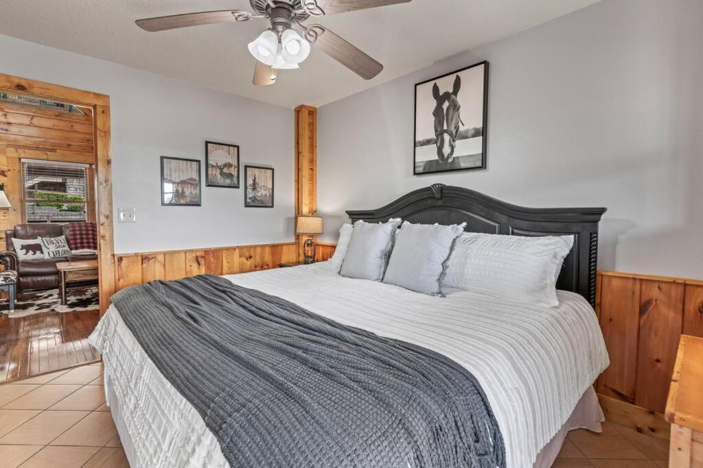 Cozy Cabin In The Smokies!!! Fully Furnished And Complete With Community Indoor And Outdoor Pools And Spas, Game And Fitness Rooms As Well As A Private Hot Tub Pigeon Forge Bagian luar foto