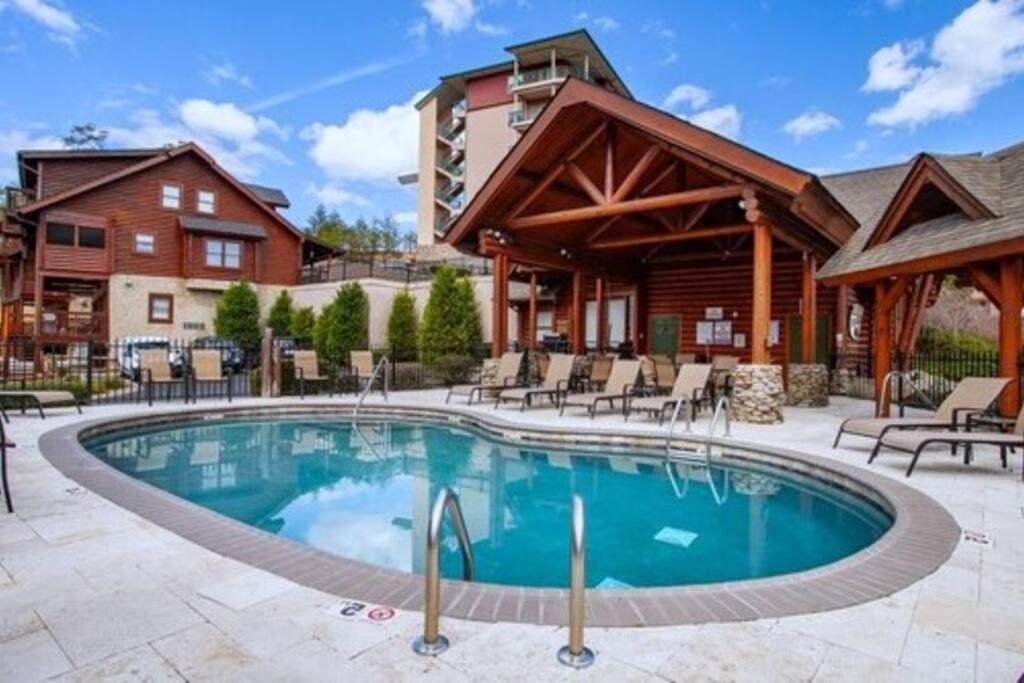 Cozy Cabin In The Smokies!!! Fully Furnished And Complete With Community Indoor And Outdoor Pools And Spas, Game And Fitness Rooms As Well As A Private Hot Tub Pigeon Forge Bagian luar foto