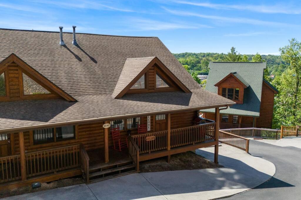 Cozy Cabin In The Smokies!!! Fully Furnished And Complete With Community Indoor And Outdoor Pools And Spas, Game And Fitness Rooms As Well As A Private Hot Tub Pigeon Forge Bagian luar foto