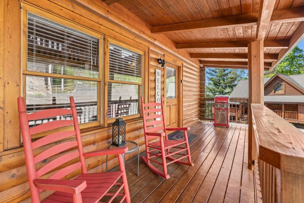 Cozy Cabin In The Smokies!!! Fully Furnished And Complete With Community Indoor And Outdoor Pools And Spas, Game And Fitness Rooms As Well As A Private Hot Tub Pigeon Forge Bagian luar foto