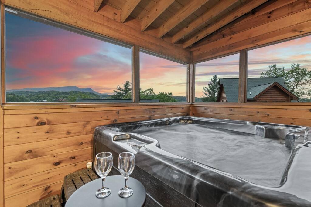Cozy Cabin In The Smokies!!! Fully Furnished And Complete With Community Indoor And Outdoor Pools And Spas, Game And Fitness Rooms As Well As A Private Hot Tub Pigeon Forge Bagian luar foto