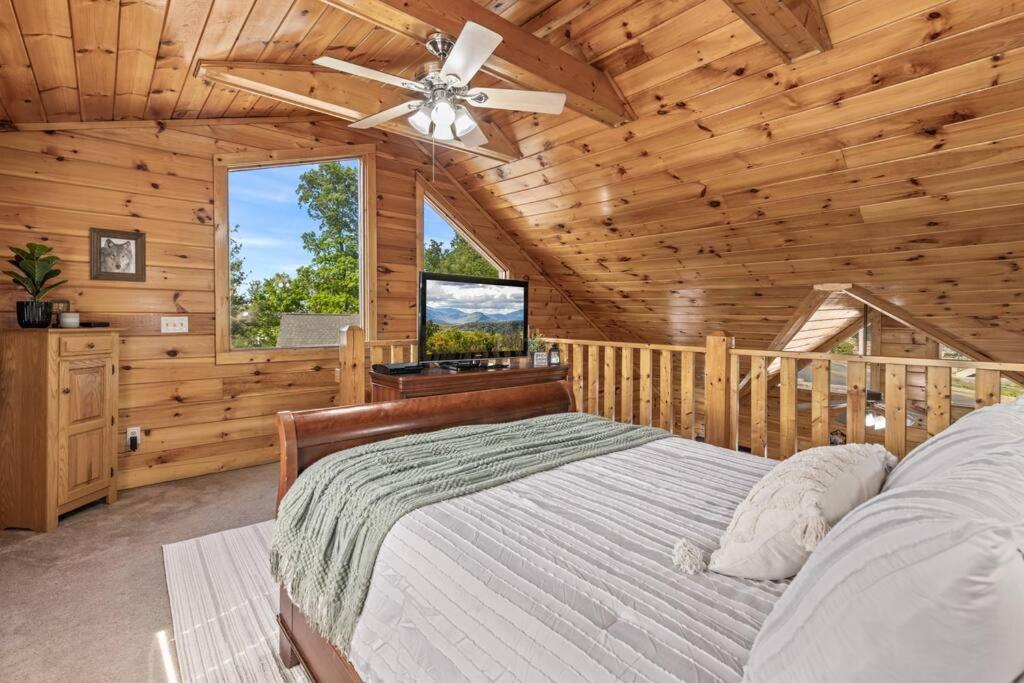 Cozy Cabin In The Smokies!!! Fully Furnished And Complete With Community Indoor And Outdoor Pools And Spas, Game And Fitness Rooms As Well As A Private Hot Tub Pigeon Forge Bagian luar foto